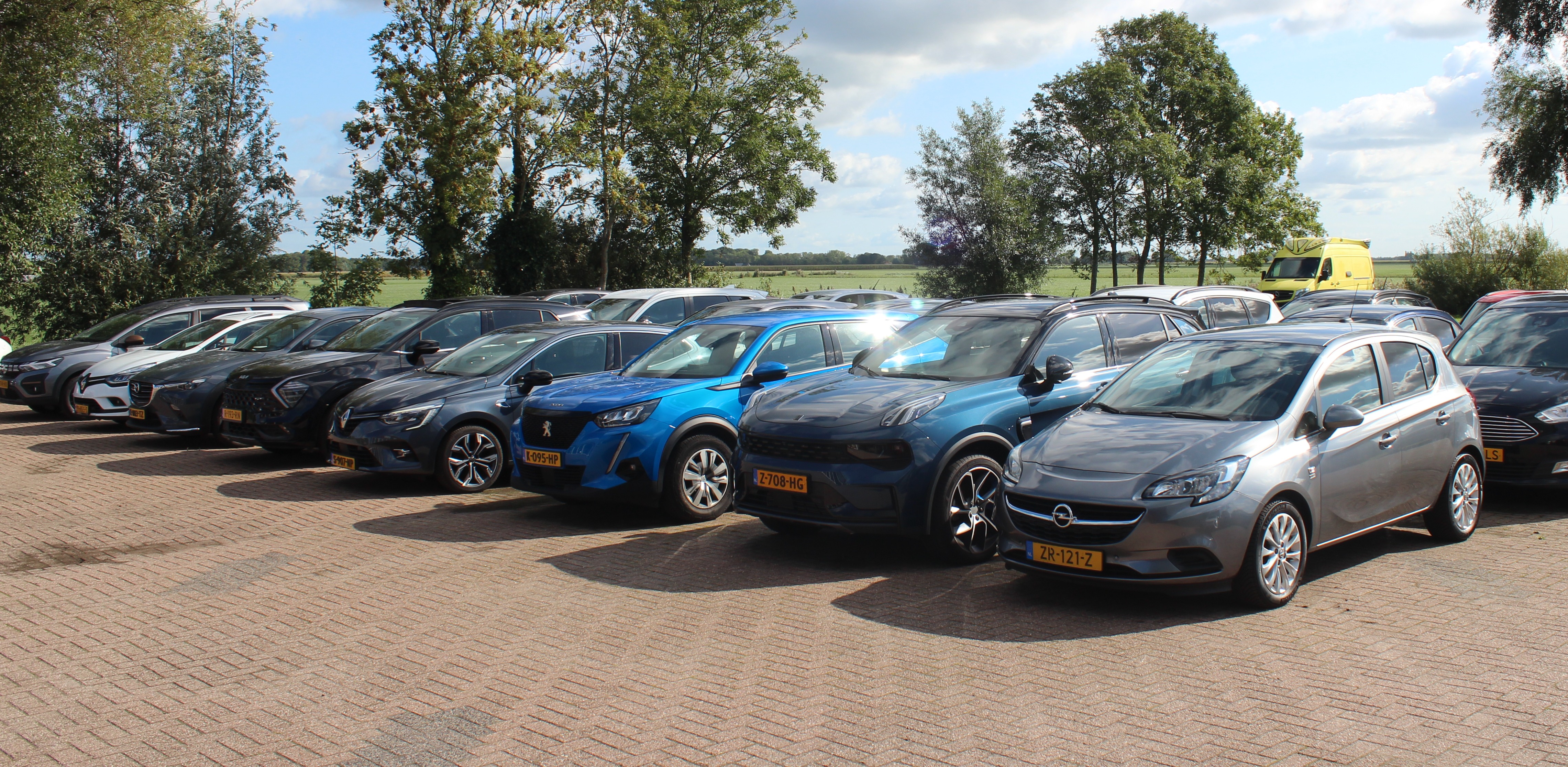 Gallery gallery_images_5_0_17906823702101283291.jpg  | Autobedrijf De Vries Gallery gallery_images_5_1_1790682370886084030.jpg  | Autobedrijf De Vries Gallery gallery_images_5_2_17906823701419992191.jpg  | Autobedrijf De Vries